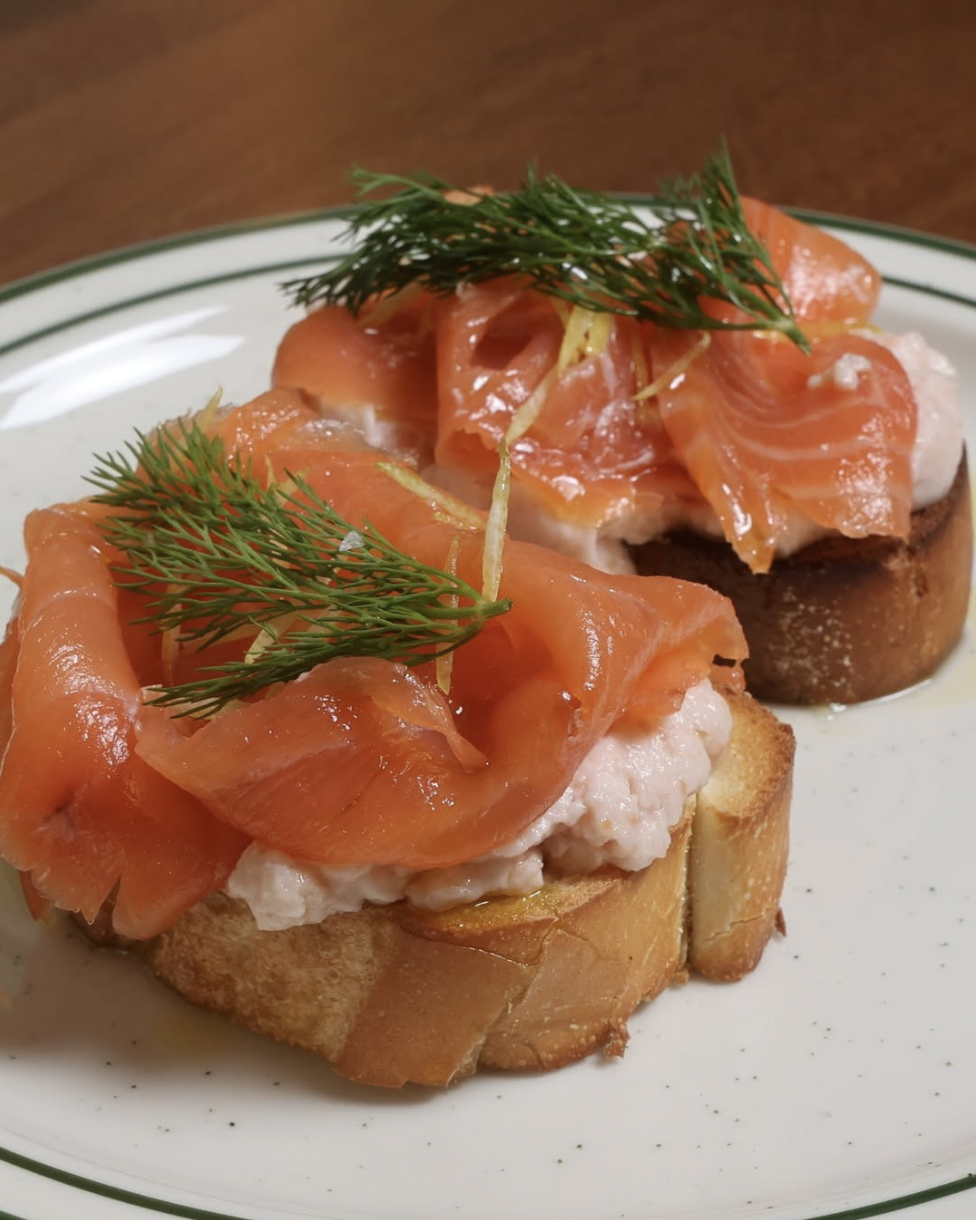 Smoked salmon cicchetti with dill